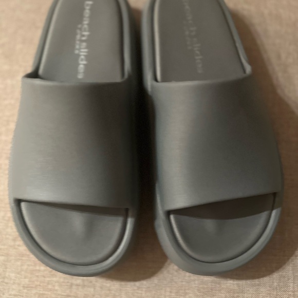 Brand New J Slides Gray - Size 9.5 - Picture 5 of 5